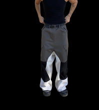 Load image into Gallery viewer, UPCYCLED BAGGY CARGO PANT - MEN&#39;S 32
