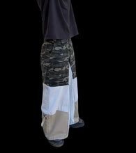 Load image into Gallery viewer, UPCYCLED BAGGY CARGO PANT - MEN&#39;S 34 - 36
