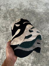 Load image into Gallery viewer, MELLIFLUOUS LID - DARK GREEN &amp; CREAM FLEECE
