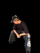 Load image into Gallery viewer, MANIC DENIM // SUPER WIDE LEG - MENS 32
