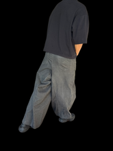 Load image into Gallery viewer, MANIC DENIM // SUPER WIDE LEG - MENS 32
