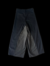 Load image into Gallery viewer, MANIC DENIM // HIGH WAISTED, WOMENS 8
